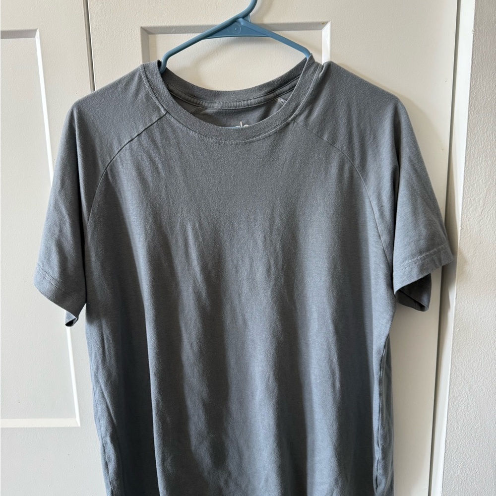 Alo Men's Gray Yoga / Workout T-Shirt